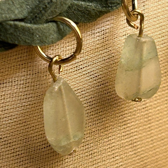 Green Faux Suede choker w/ gold birdhouse - Picture 4 of 8